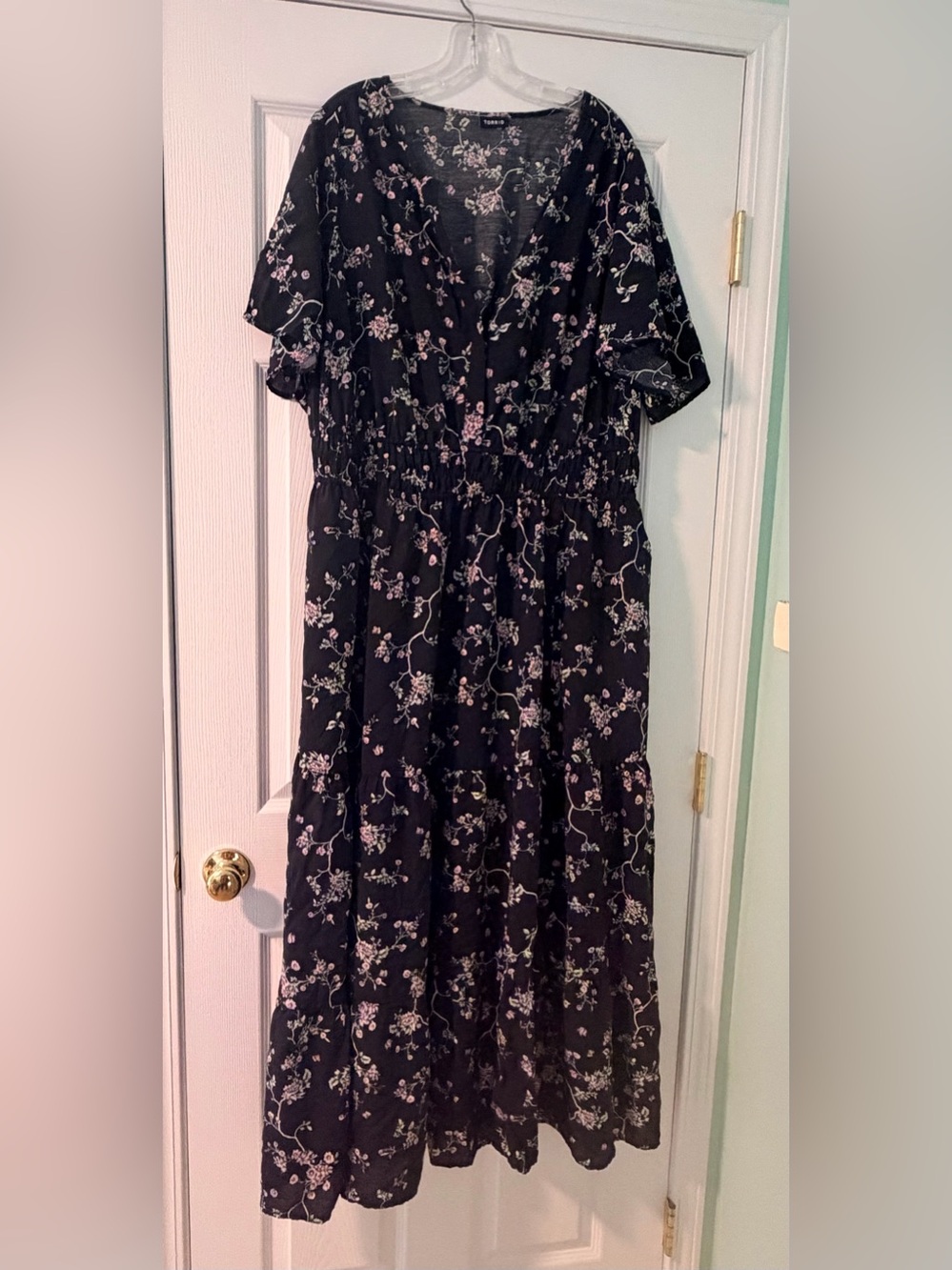 Torrid v-neck tiered maxi Black Floral Dress - Plus Size 2x - Picture 4 of 5